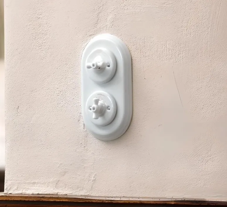 Interrupteur*Fontini Interrupteur, Garby Colonial, Double horizontal, Porcelaine blanc, Va-et-vient x2, Porcelaine blanc, L17,5cm, H10cm -