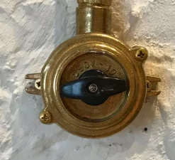 Interrupteur, laiton, Ø7cm, H11cm - Zangra