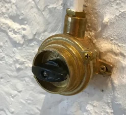 Interrupteur, laiton, Ø7cm, H11cm - Zangra