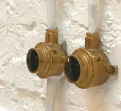 Interrupteur, laiton, Ø7cm, H11cm - Zangra