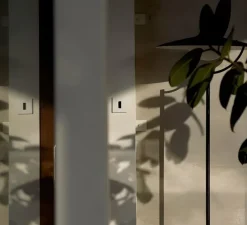 Interrupteur*Modelec Interrupteur, M, Simple, Blanc mat, Va-et-vient ou poussoir x1, Noir, L8cm, H8cm -