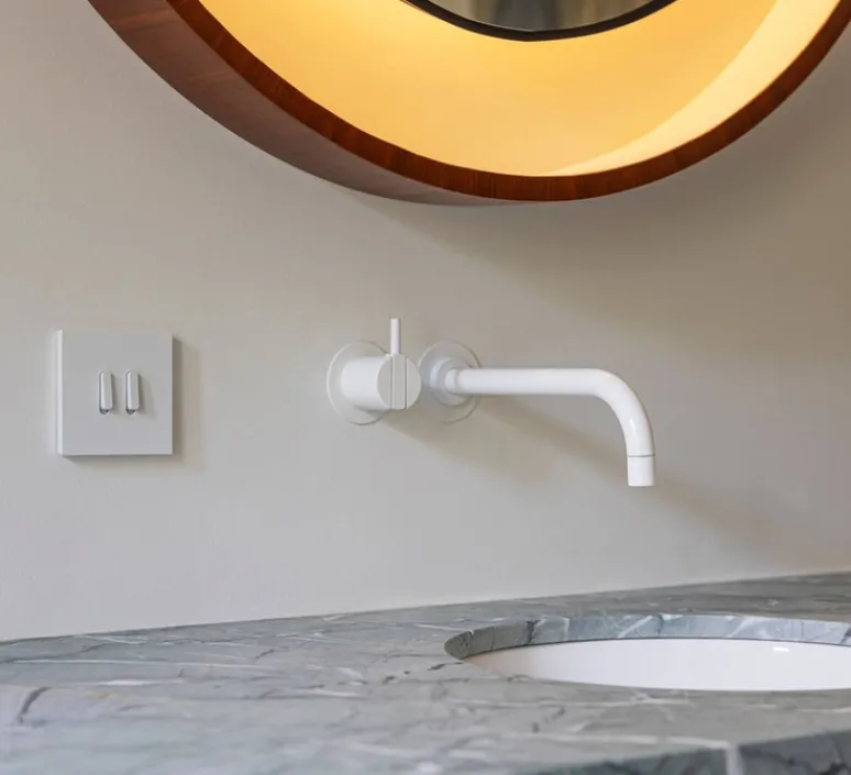 Interrupteur*Niko Interrupteur, Rocker, Simple, Steel white coated, Va-et-vient x2, Steel white coated, L9,5cm, H9,5cm -