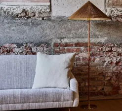 Lampadaire*Gubi Lampadaire, 9602, , Ø63cm, H153,5cm - abat-jour bamboo, laiton