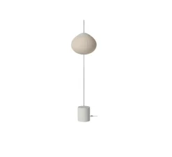 Lampadaire, Acorn, gris mat, abat-jour sable, base béton, câble gris, Ø50cm, H243cm - Bolia