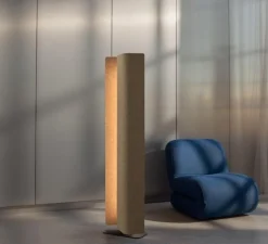 Lampadaire*Abstracta Lampadaire acoustique, Vika small, , LED, 2700K, 715lm, L42,7cm, H154cm - beige