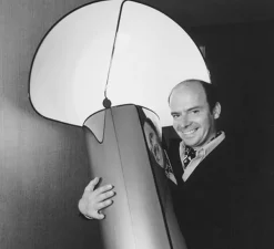 Lampadaire, Chiara, acier inox et blanc, bordure noire, L72cm, H145cm - Flos