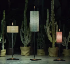 Lampadaire*Contardi Lampadaire d'extérieur, Lagoon, small, abat-jour vert Dominica Caraibes, tissu Pierre Frey, structure laquée noire et cuivre, IP68, Ø15cm, H101,5cm - abat-jour vert Dominica Caraibes,structure laquée noire et cuivre