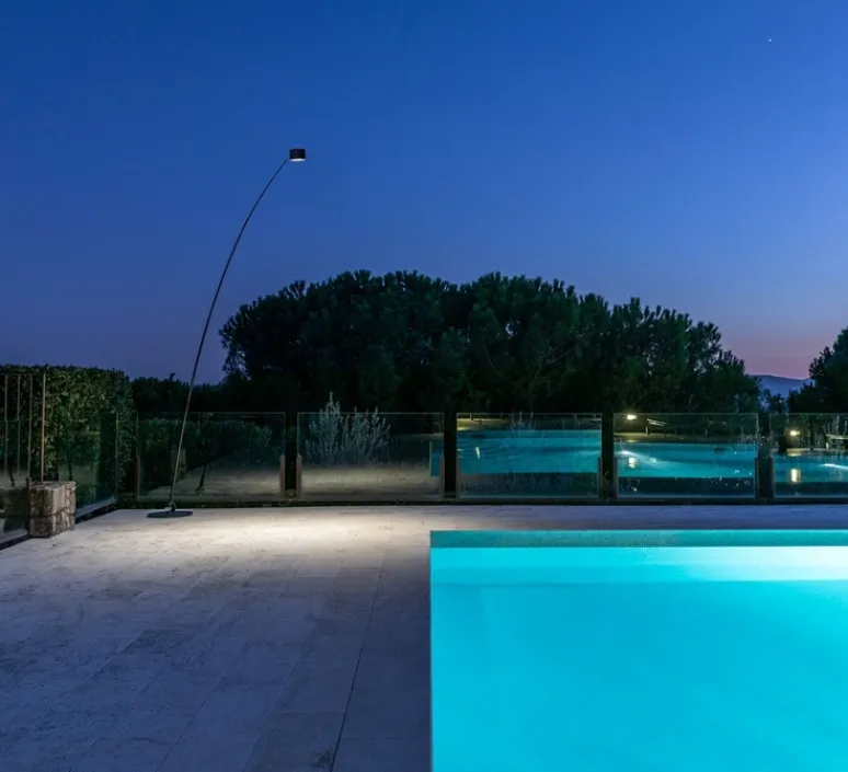 Lampadaire*Davide Groppi Lampadaire d'extérieur, Sampei 440 outdoor, , IP65, LED, 3000K, 639lm, L230cm, H366cm - noir mat