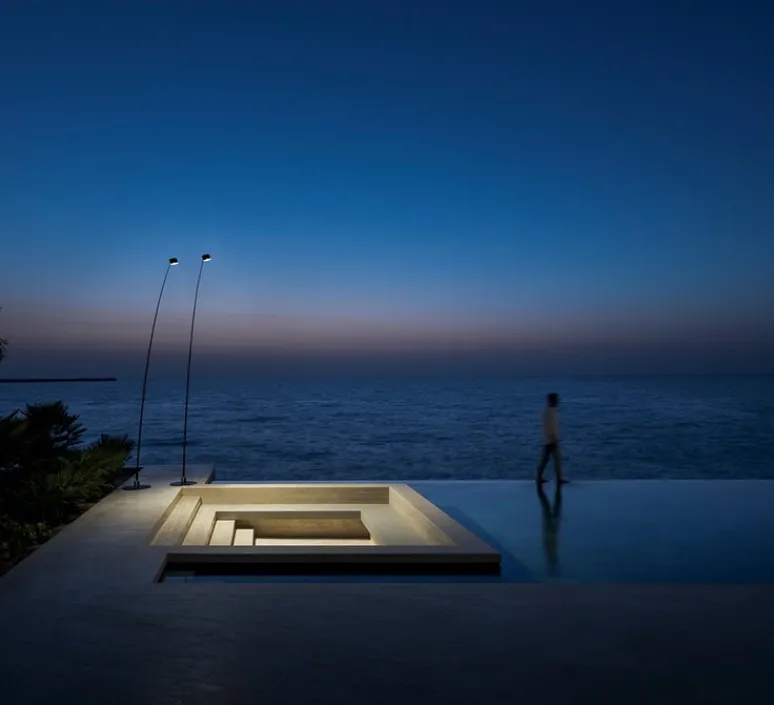 Lampadaire*Davide Groppi Lampadaire d'extérieur, Sampei 440 outdoor, , IP65, LED, 3000K, 639lm, L230cm, H366cm - noir mat