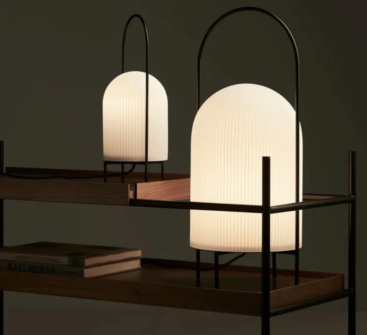 Lampadaire, Ghost, noir et abat-jour verre opalin, Ø25cm, H60cm - Woud