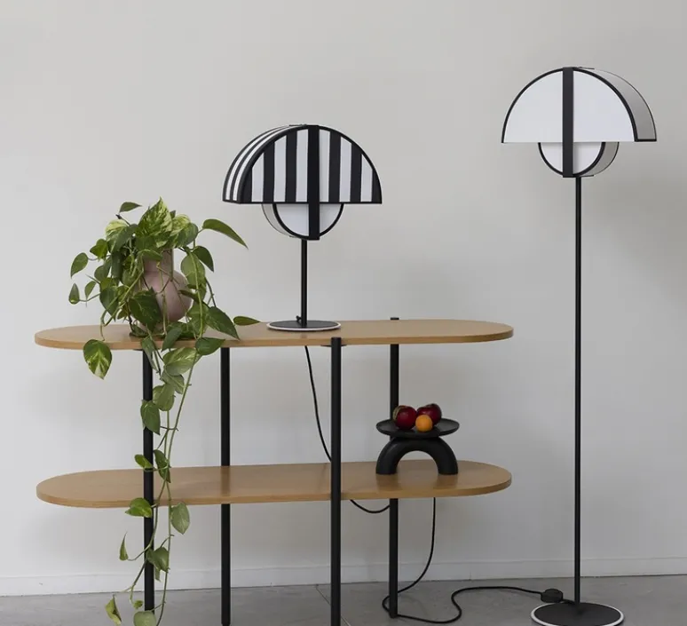 Lampadaire*DesignHeure Lampadaire, Grand Arto, , L40cm, H156cm - Blanc bordures noires