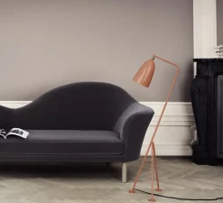 Lampadaire, Grasshopper, rouge vintage, H125,3cm, Ø43,5cm - Gubi