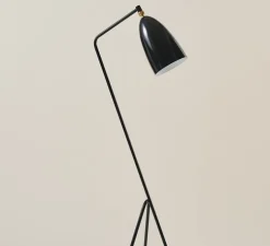 Lampadaire, Gräshoppa, noir brillant, L39cm, H132cm - Gubi