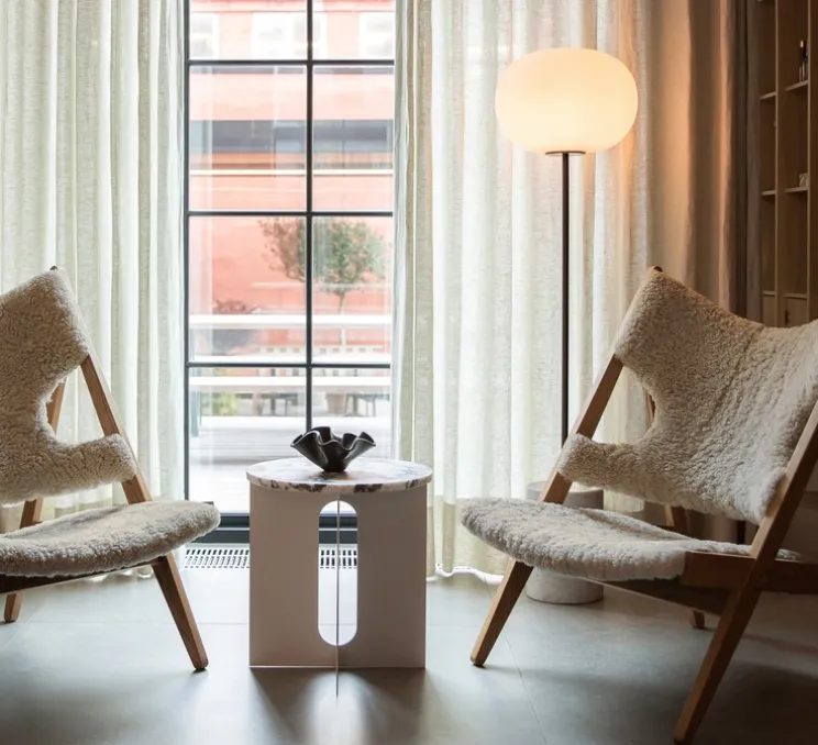 Lampadaire, JWDA , marbre, laiton bruni, Ø39cm, H150cm - Audo Copenhagen