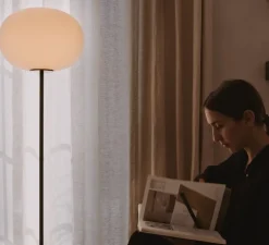 Lampadaire, JWDA , marbre, laiton bruni, Ø39cm, H150cm - Audo Copenhagen