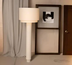 Lampadaire*Simone & Marcel Lampadaire, Kolumno, , Ø60cm, H176cm - Albâtre, câble rouge