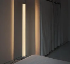 Lampadaire*Santa & Cole Lampadaire, Lámina 165 , , LED, dim, 2700K, 1484 lm, Ø21cm, H187,5cm - noir