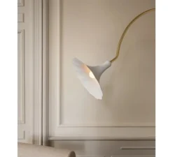 Lampadaire*Nuura Lampadaire, Petalii, , L105cm, H170cm - blanc, laiton poli