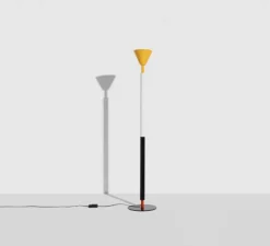 Lampadaire*Petite Friture Lampadaire, Pyl, , LED, dim, 2700K, 1150 lm, Ø33cm, H180cm - jaune, blanc, noir et rouge