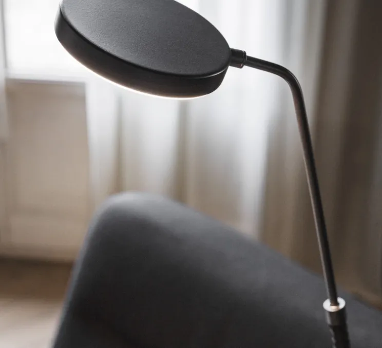 Lampadaire, Spoon, structure metal noir mat, cuir noir, LED, dim, 3000K, 600 lm, Ø12cm, H135cm - Penta