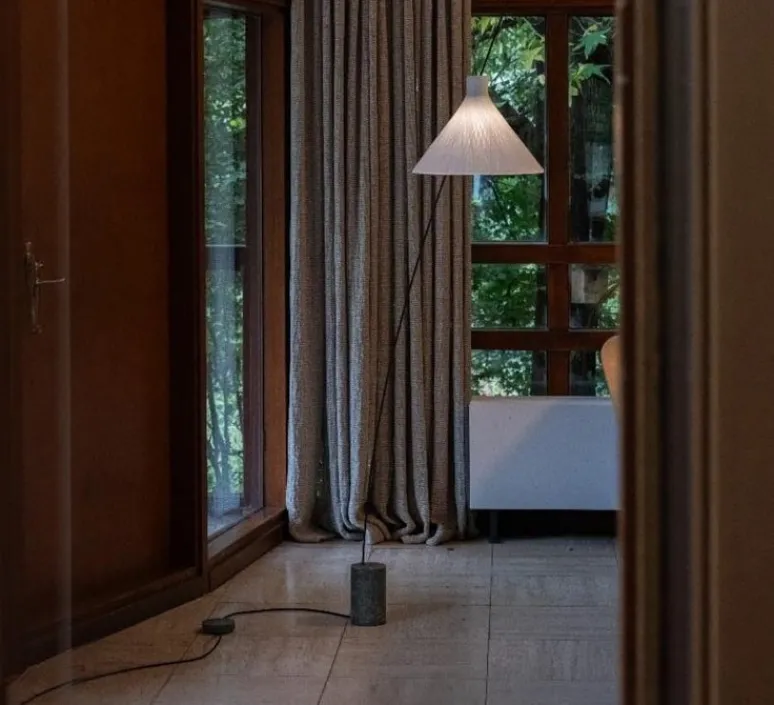 Lampadaire*Atelier Robotiq Lampadaire, Sway, , L35cm, H195cm - gris riverbed