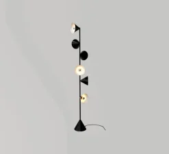 Lampadaire*Atelier Areti Lampadaire, Vertical 1, , Ø27,5cm, H165cm - laiton