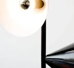 Lampadaire*Atelier Areti Lampadaire, Vertical 1, , Ø27,5cm, H165cm - laiton