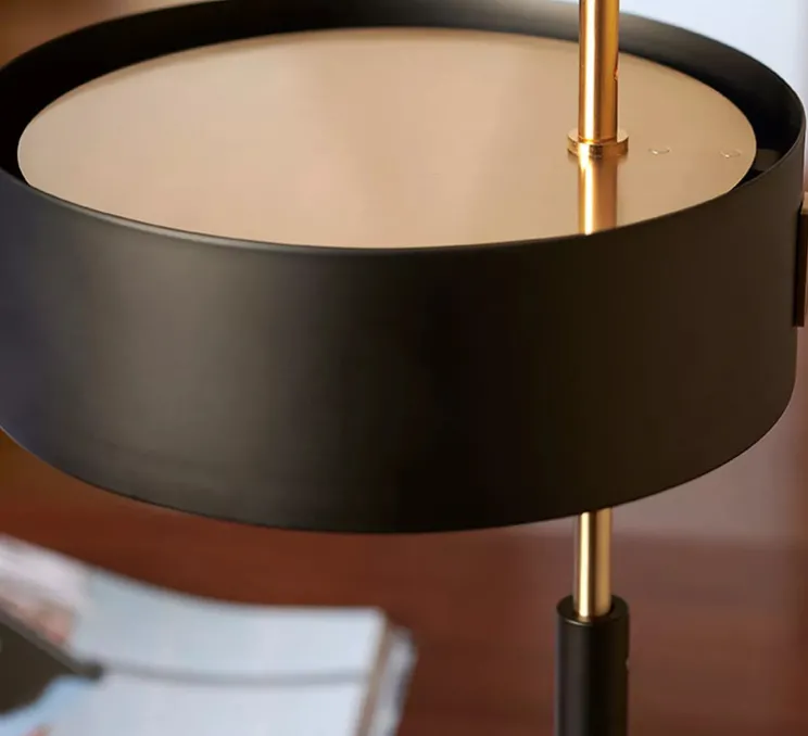 Lampe à poser, 1953, noir et or, Ø20cm, H48cm - Oluce