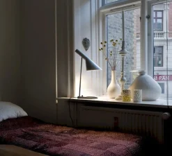 Lampe à poser, AJ, blanc, L21,5cm, H56cm - Louis Poulsen