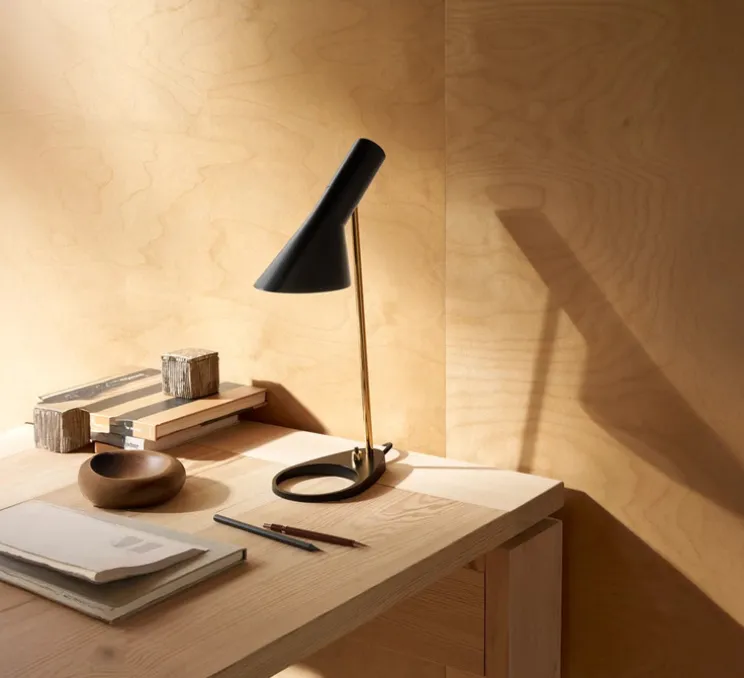 Lampe à poser, AJ Mini, noir, laiton, L24,7cm, H43,3cm - Louis Poulsen