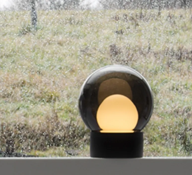 Lampe*Pulpo Lampe à poser, Boule Small, , 2700K, 806lm, H35,5cm - verre fumé, gris