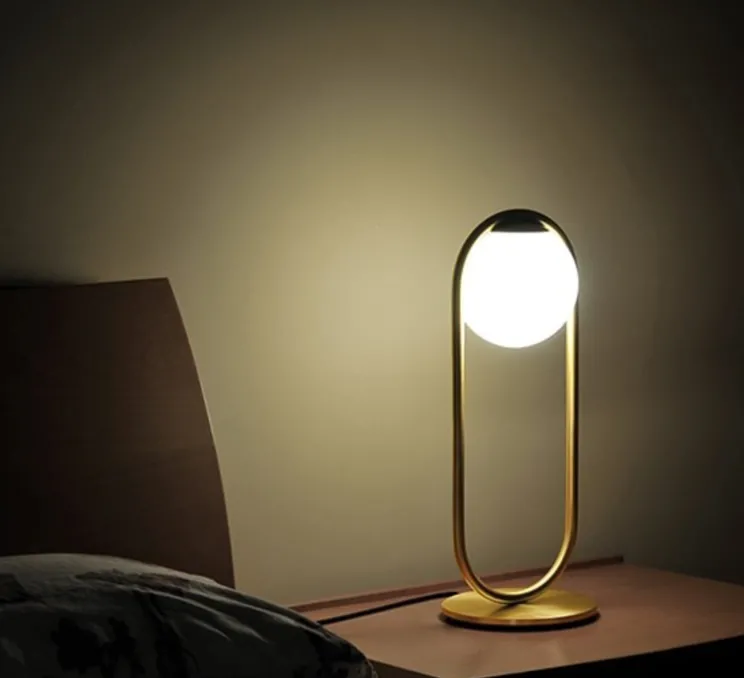 Lampe à poser, C Ball T, laiton, Ø19cm, H50cm - B-Lux