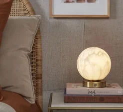 Lampe*It's about Romi Lampe à poser, Carrara, Finition , Ø16cm, H18cm - Marbre blanc, laiton