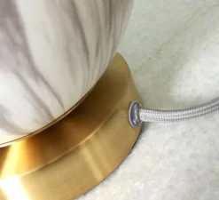 Lampe*It's about Romi Lampe à poser, Carrara, Finition , Ø16cm, H18cm - Marbre blanc, laiton