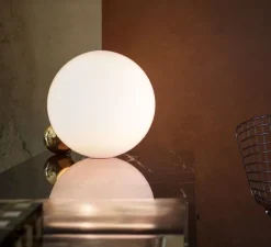 Lampe*Flos Lampe à poser, Copycat, , LED, dim, 2700K, 900 lm, Ø30cm, H29,8cm - blanc, or