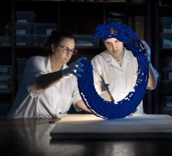 Lampe à poser, Ensō, Bleu Catellani, LED, dim, 2700K, 1749 lm, L25cm, H66cm - Catellani & Smith