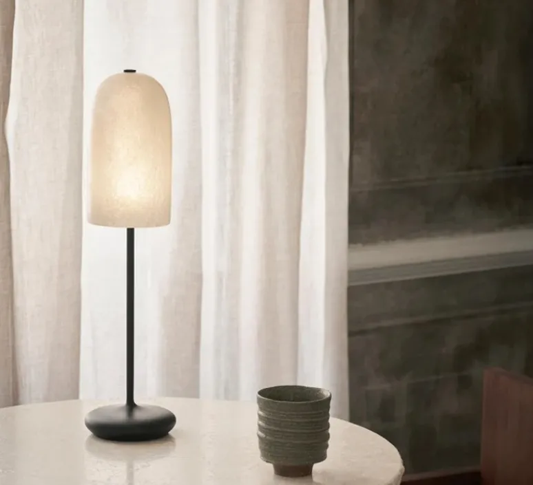 Lampe*Ferm Living Lampe à poser, Gry, , LED, dim, 3000K, 240 lm, Ø10cm, H44,3cm - noir