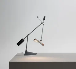 Lampe*Stilnovo Lampe à poser, Halley, , LED, dim, 3000K, 1118 lm, L83,8cm, H55,5cm - argent