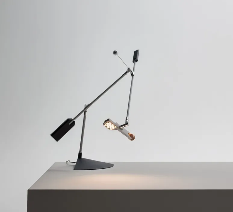 Lampe*Stilnovo Lampe à poser, Halley, , LED, dim, 3000K, 1118 lm, L83,8cm, H55,5cm - argent