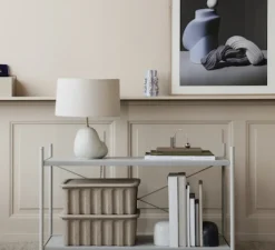 Lampe*Ferm Living Lampe à poser, Hebe small blanc cassé, abat-jour Eclipse naturel, Ø33cm, H48,5cm - Blanc cassé, naturel