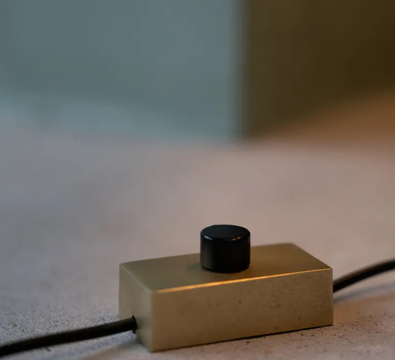 Lampe*DCW éditions Paris Lampe à poser, Iota, , Cauvet, LED, dim, 2700K, 660 lm, L23,8cm, H43,4cm - gris, or