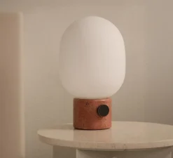 Lampe à poser, JWDA, Large, Rouge travertin, Ø19cm, H32cm - Audo Copenhagen