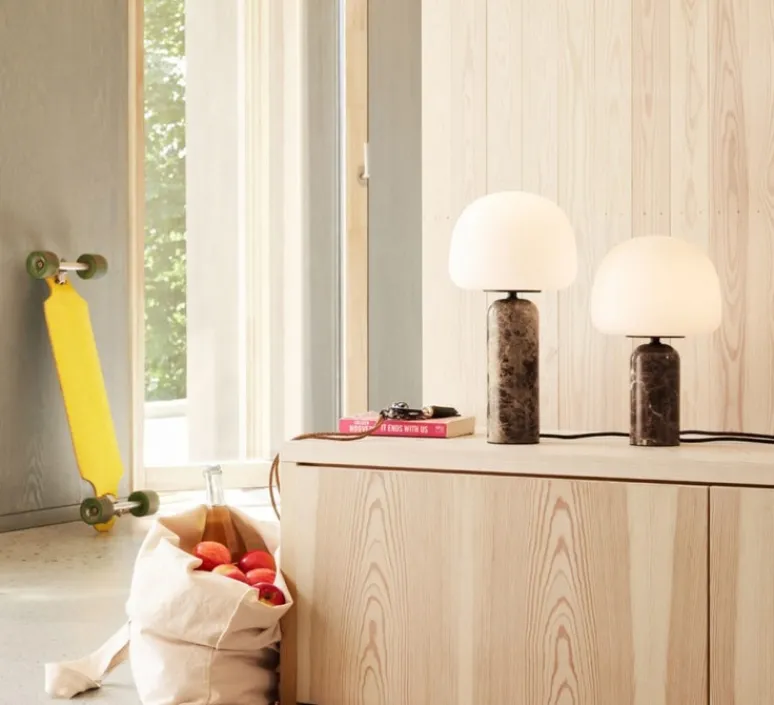 Lampe*Northern Lampe à poser, Kin, , LED, dim, 2700K, 800 lm, Ø20cm, H33cm - blanc mat, marbre marron