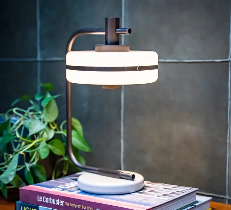 Lampe à poser, Masina 200, bronze, base blanche et câble noir, Ø20cm, H38,3cm - bert frank