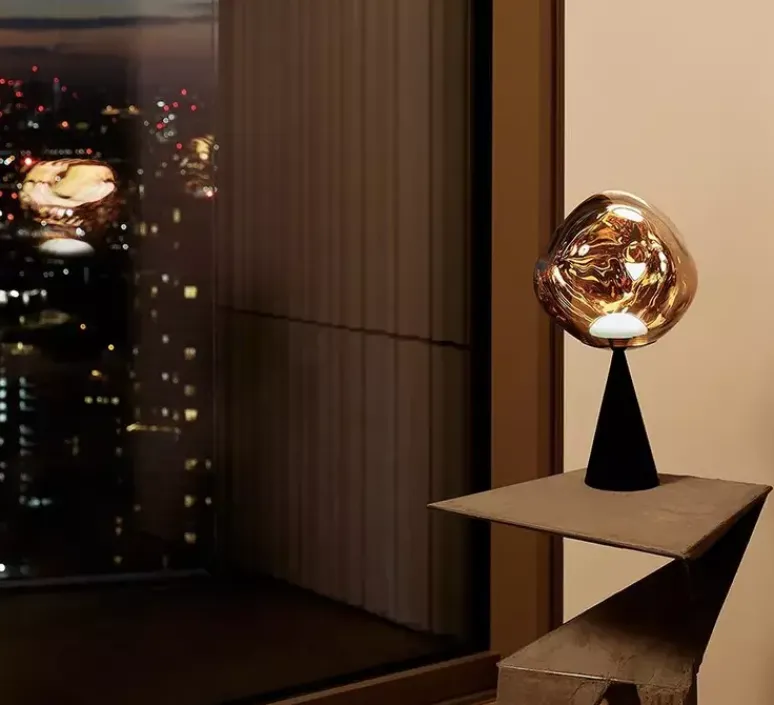 Lampe*Tom Dixon Lampe à poser, Melt Cone Fat, , LED, dim, 3000K, 800 lm, Ø25cm, H46,5cm - cuivre