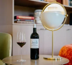 Lampe*Gubi Lampe à poser, Multi-Lite, , Ø25,5cm, H50cm - laiton et blanc