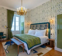 Lampe*Gubi Lampe à poser, Multi-Lite, , Ø25,5cm, H50cm - laiton et blanc