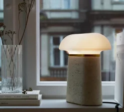 Lampe*Woud Lampe à poser, Nova, travertin , verre opalin, L27cm, H27,5cm - ivoire