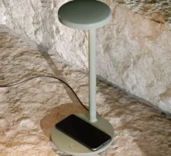 Lampe*Flos Lampe à poser, Oblique Qi, vert sauge, LED, dim, 2700K, 479 lm, Ø15,5cm, H35cm - vert d'eau