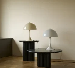 Lampe à poser, Panthella 320, beige opale, Ø32cm, H43,8cm - Louis Poulsen